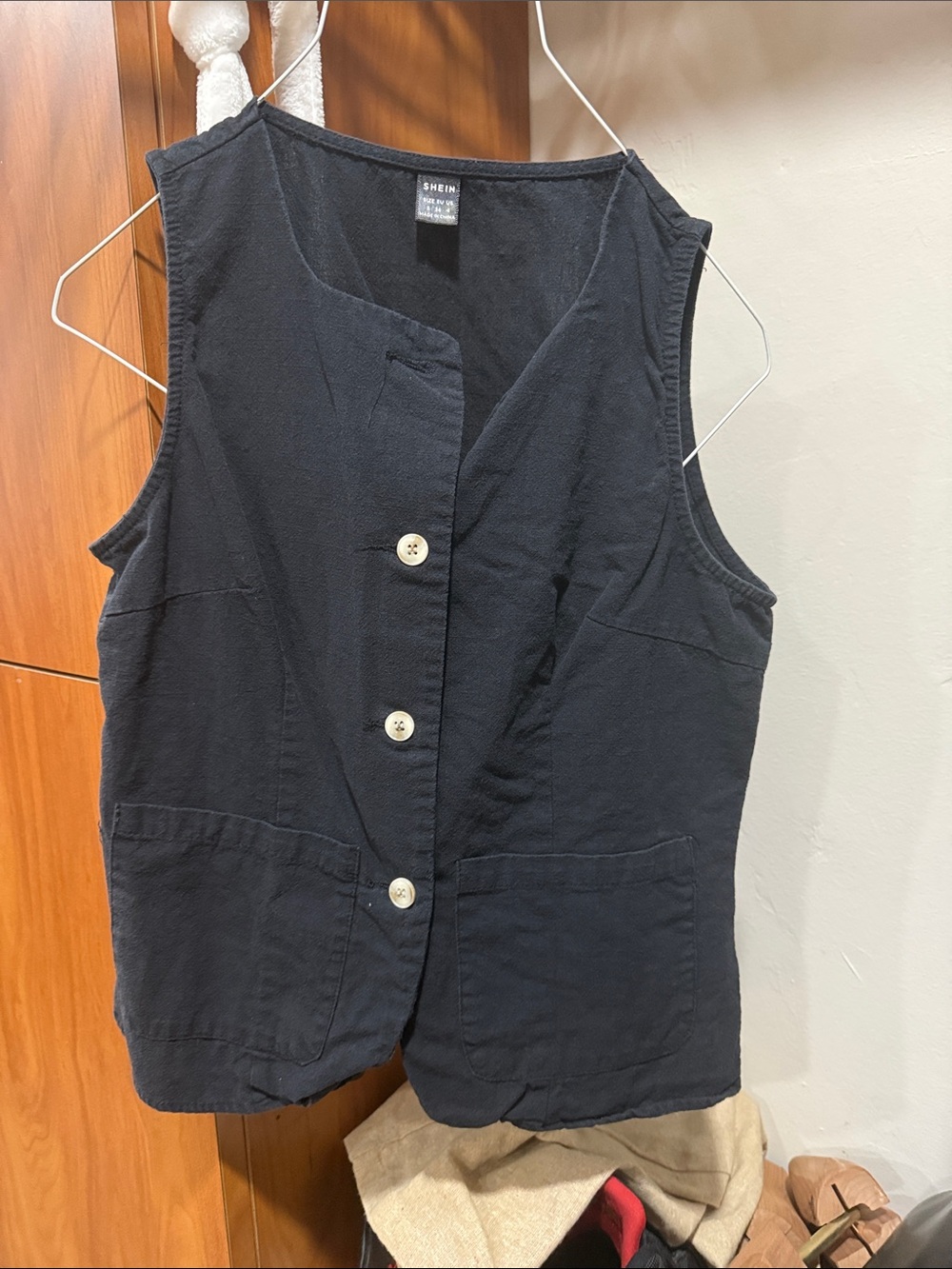 SHEIN Black Button-Front Sleeveless Vest